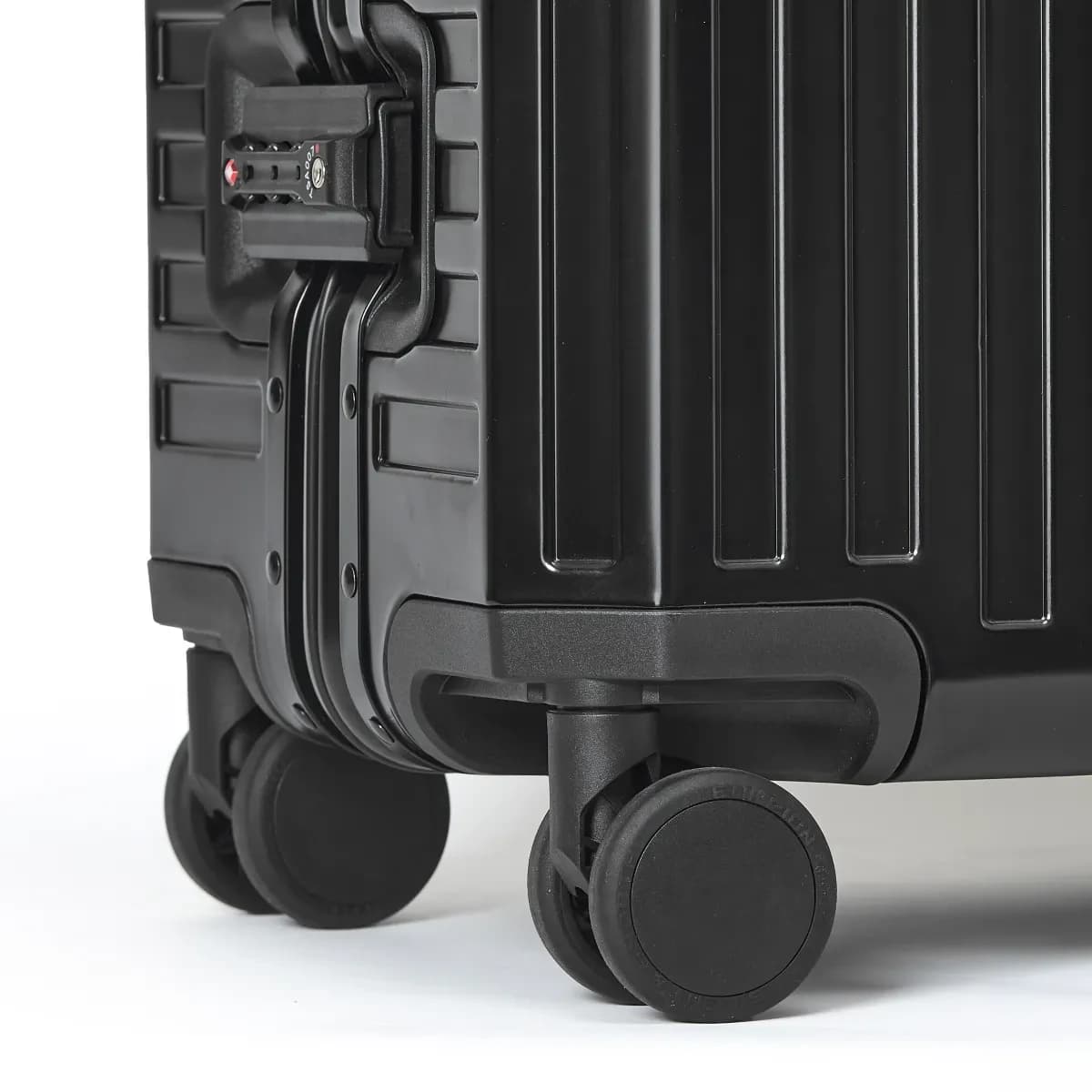 Vertica Stream Check-in Luggage - View 10